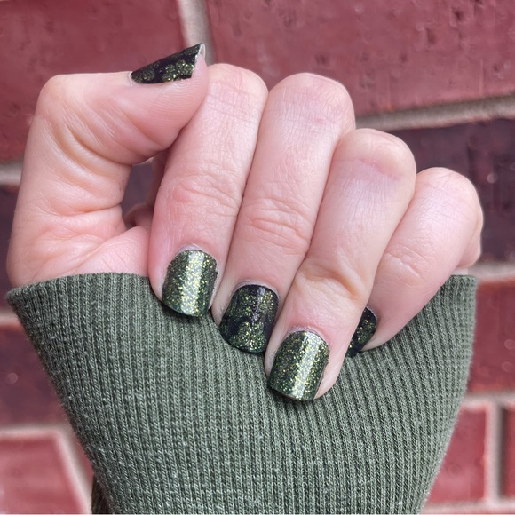 New Color Street Shamrockn’ and Rollin’🍀 Nail Set - Picture 3 of 6